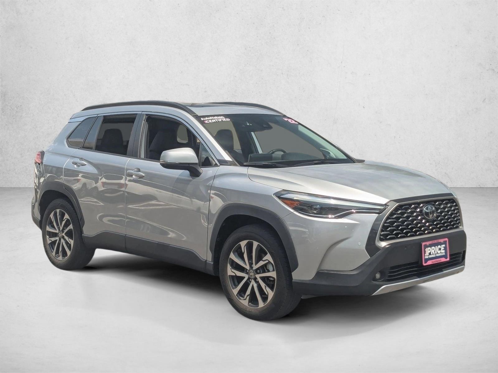 2022 Toyota Corolla Cross XLE photo 3