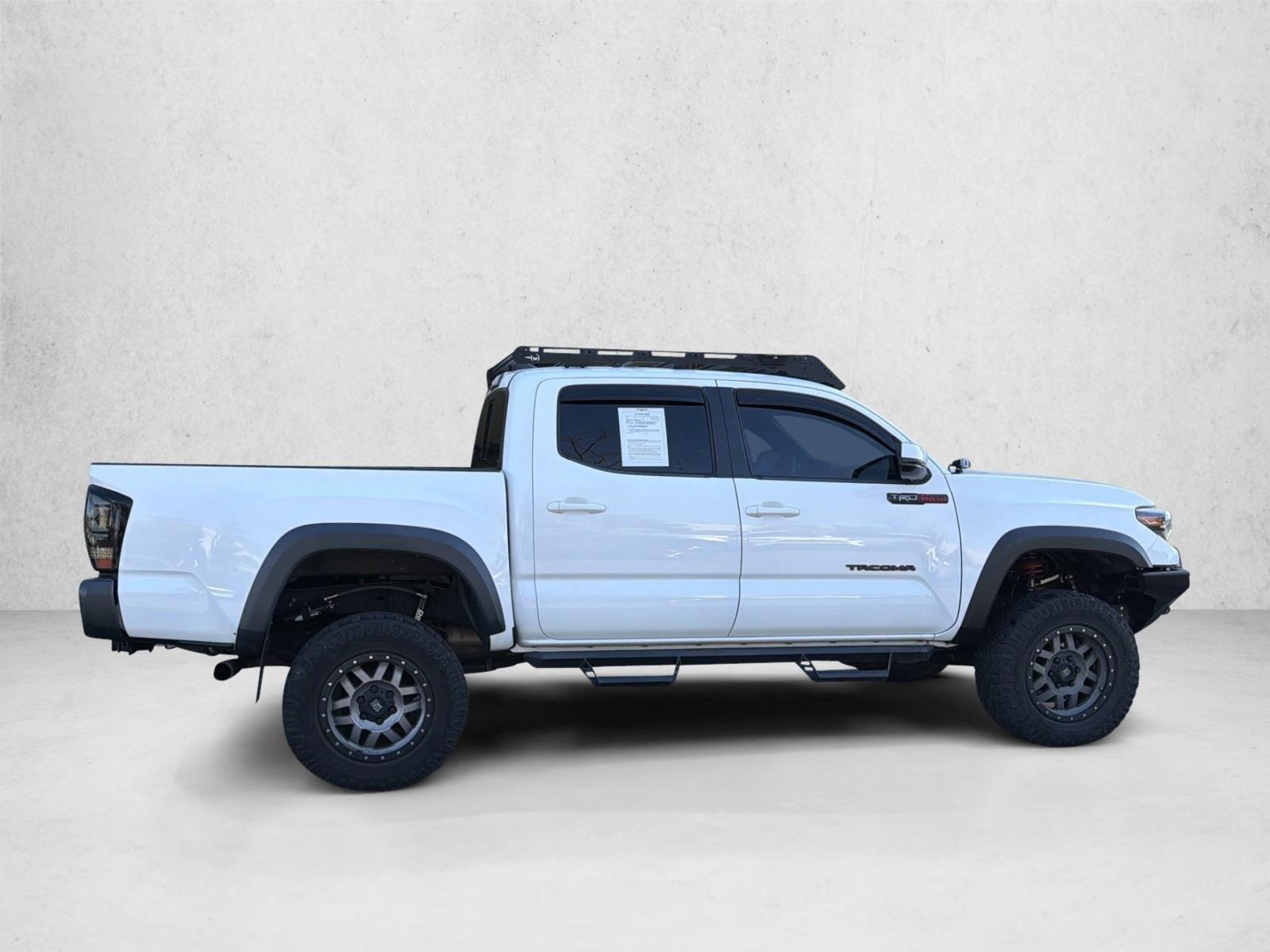 2017 Toyota Tacoma TRD V6 photo 4