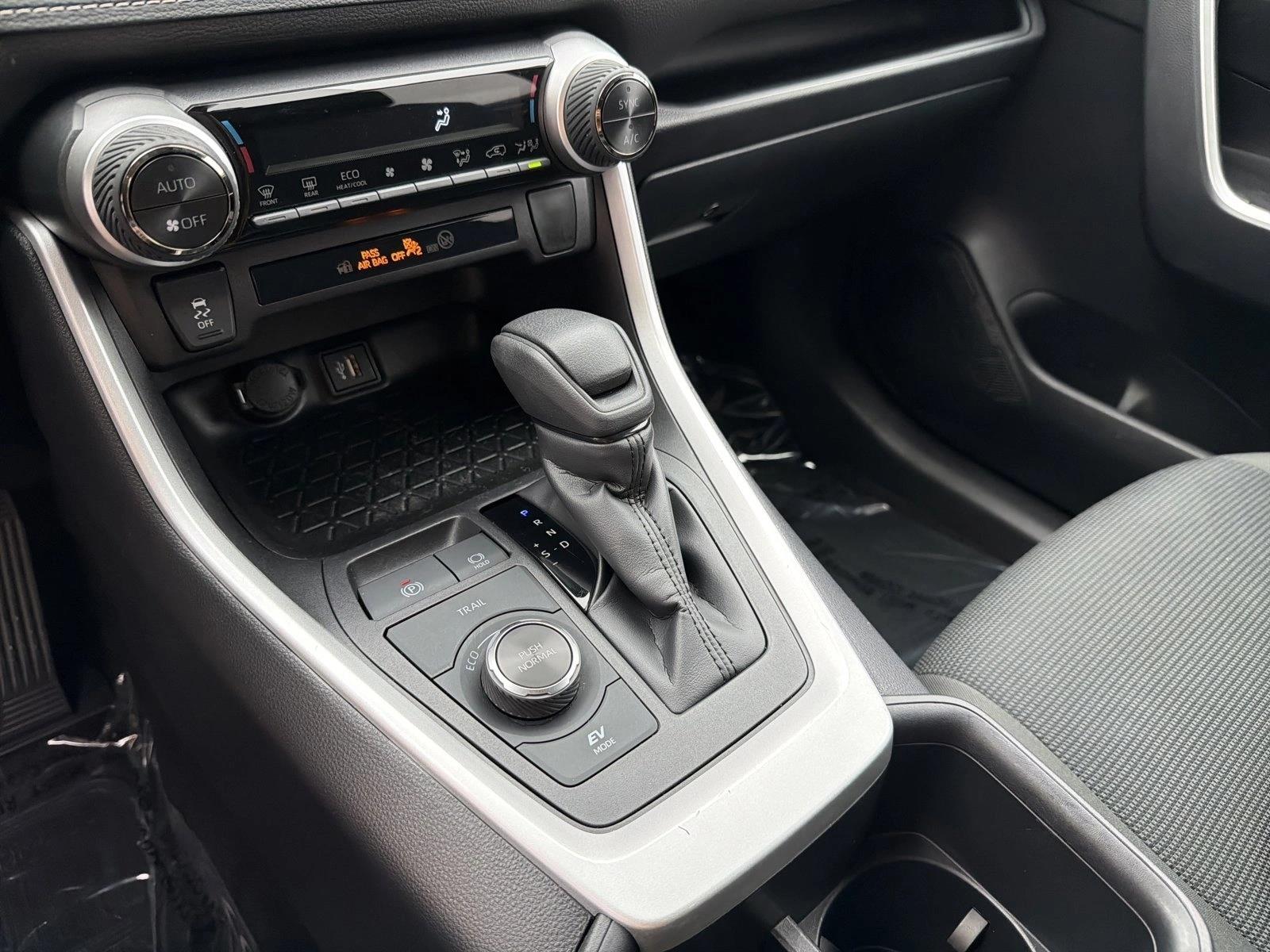 2025 Toyota RAV4 LE - Photo 21