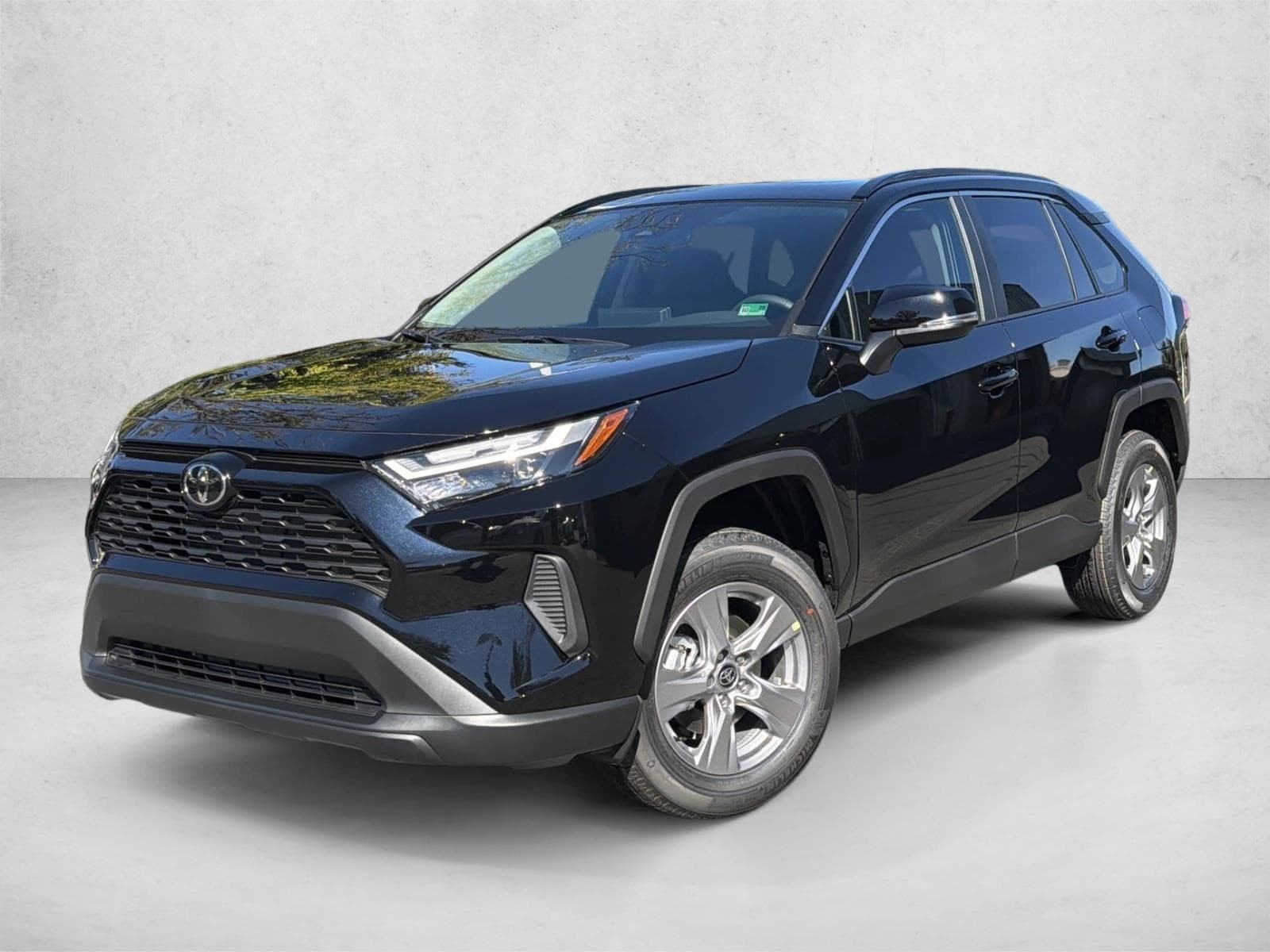 2025 Toyota RAV4 XLE's photo