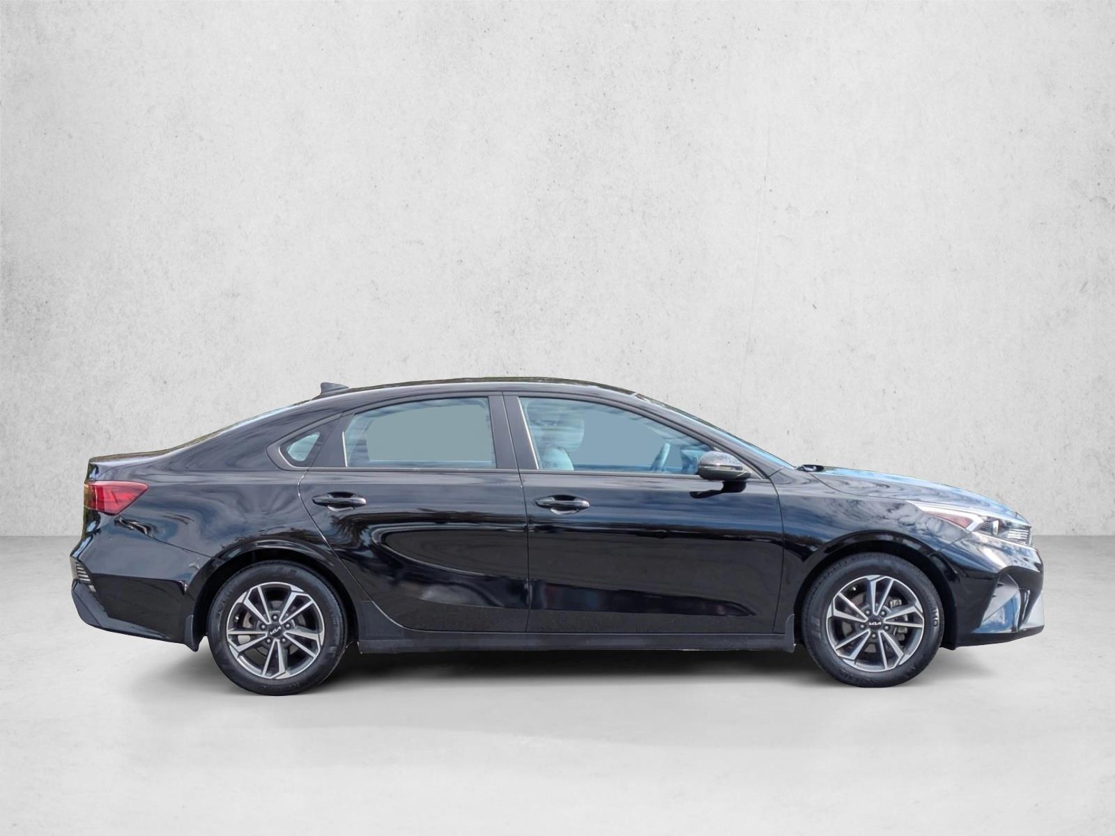 2023 Kia Forte LXS photo 4