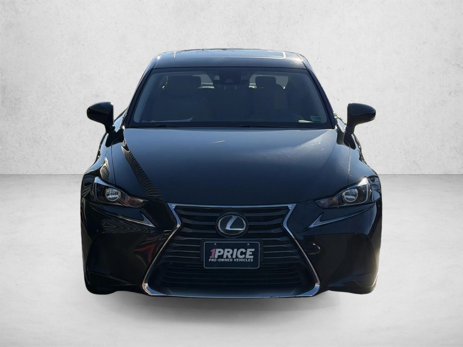 2017 Lexus IS 300 photo 2