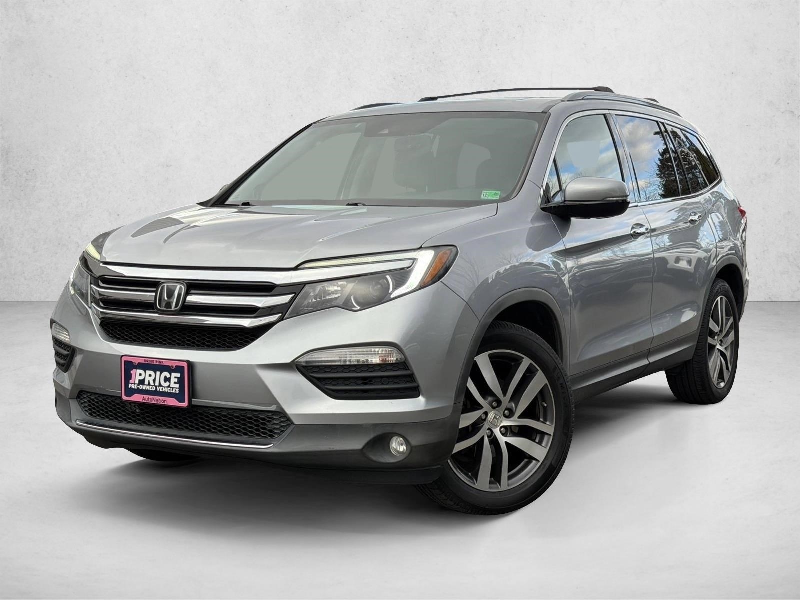 2017 Honda Pilot Touring's photo