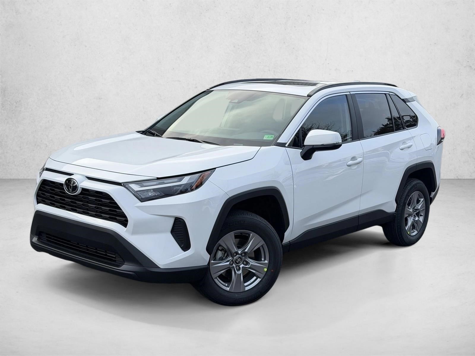 2025 Toyota RAV4 XLE's photo
