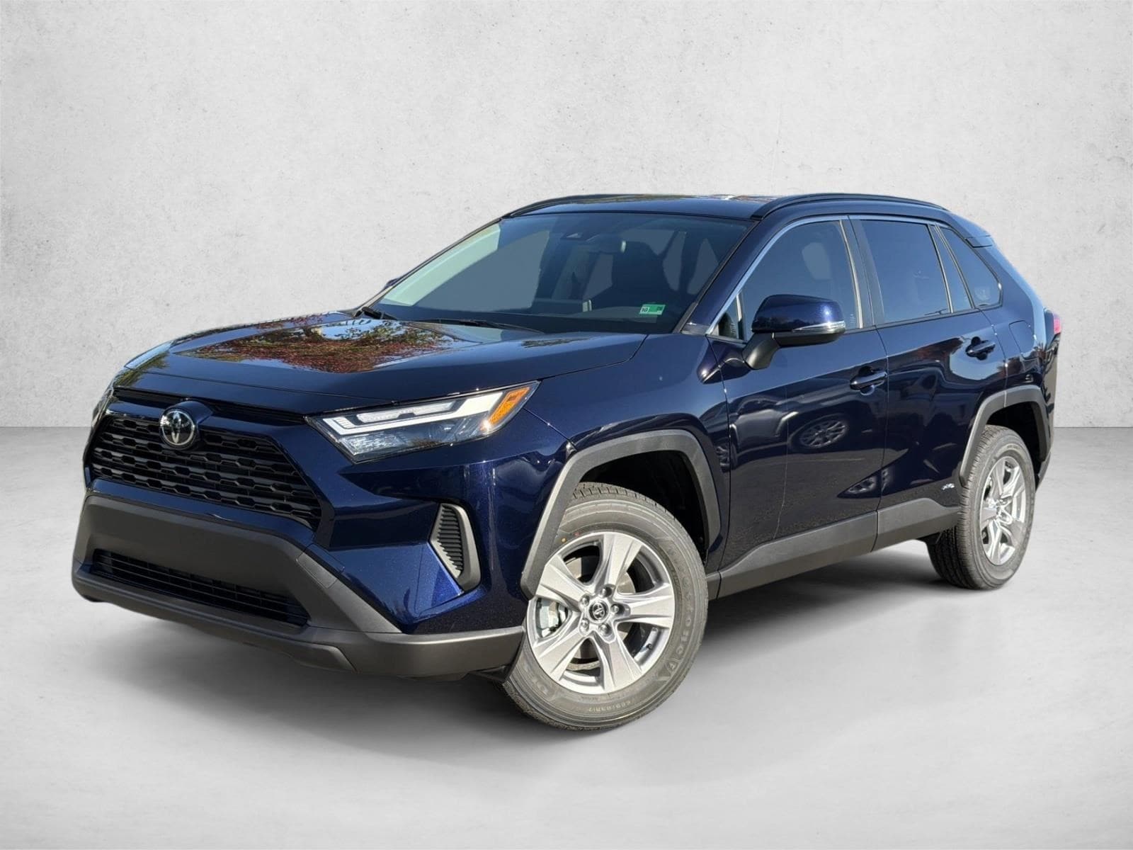 2025 Toyota RAV4 XLE's photo
