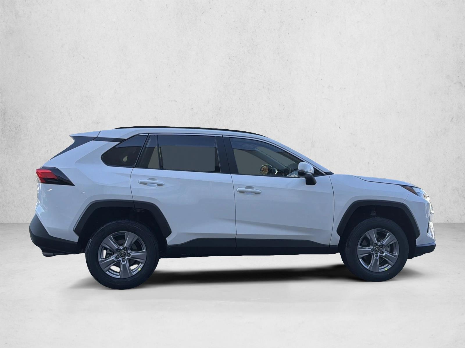 2025 Toyota RAV4 XLE photo 3