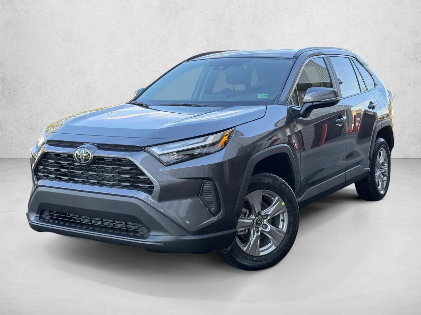 2025 Toyota RAV4 XLE's photo