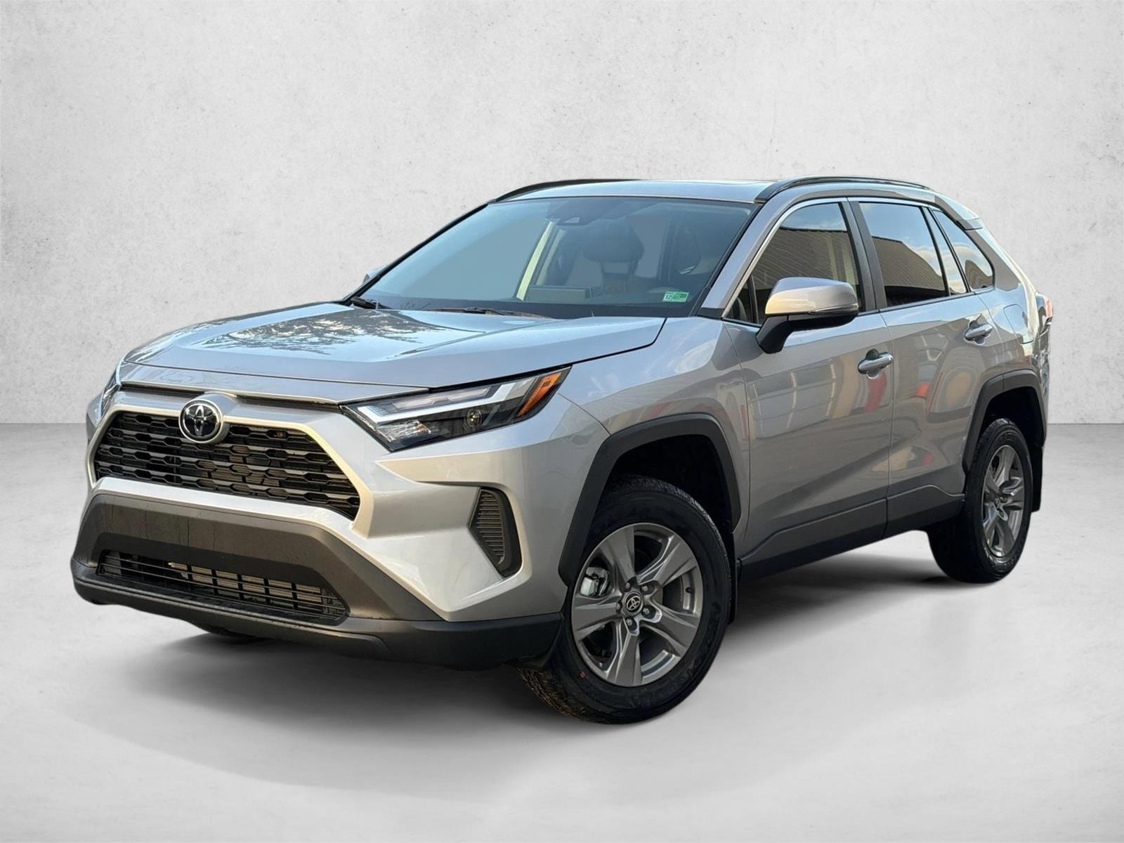 2025 Toyota RAV4 XLE's photo
