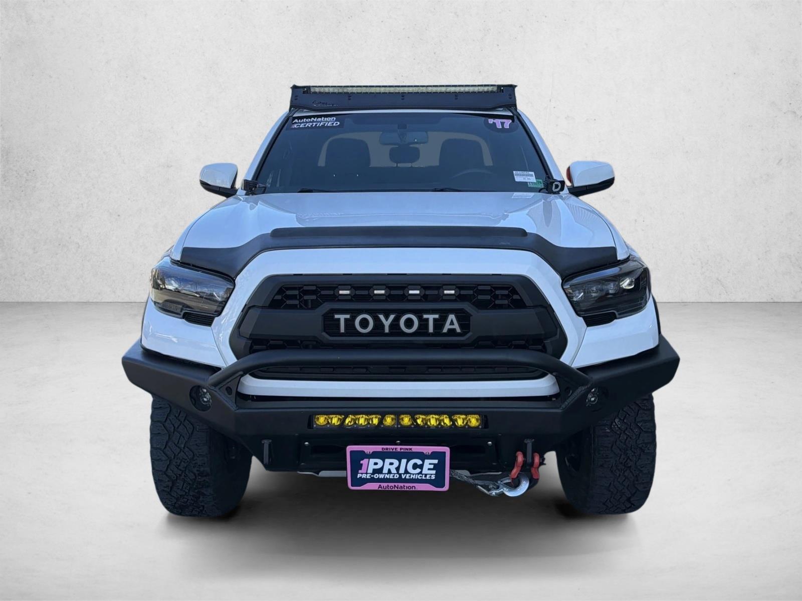 2017 Toyota Tacoma TRD V6 photo 2