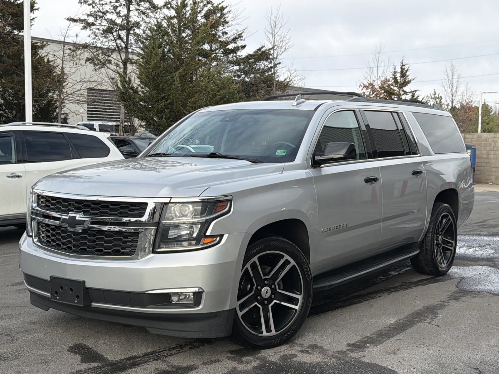 2018 Chevrolet Suburban LT's photo