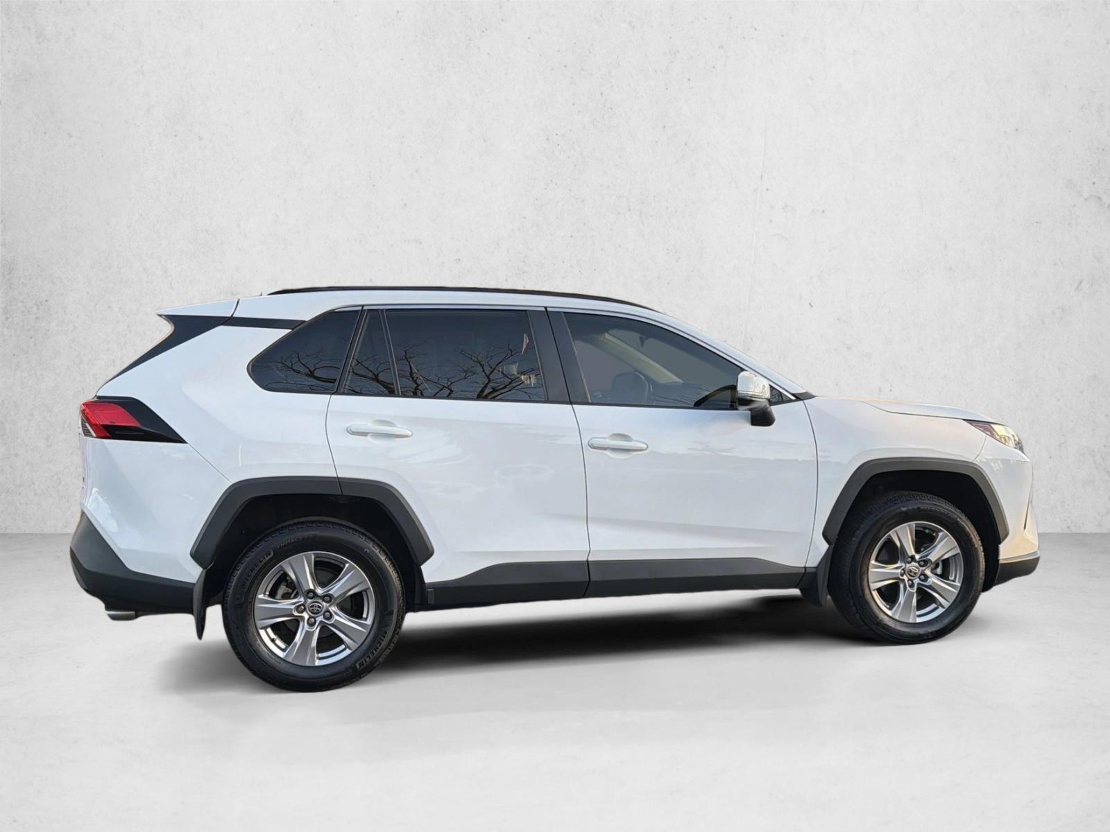 2022 Toyota RAV4 XLE photo 3
