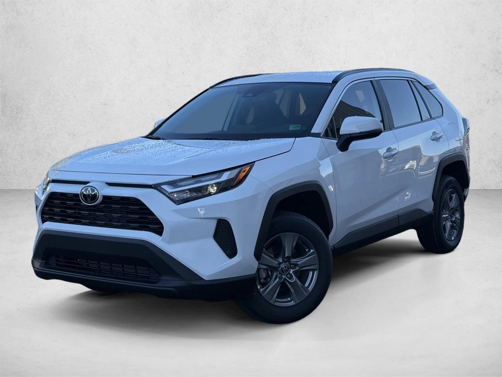2025 Toyota RAV4 XLE's photo