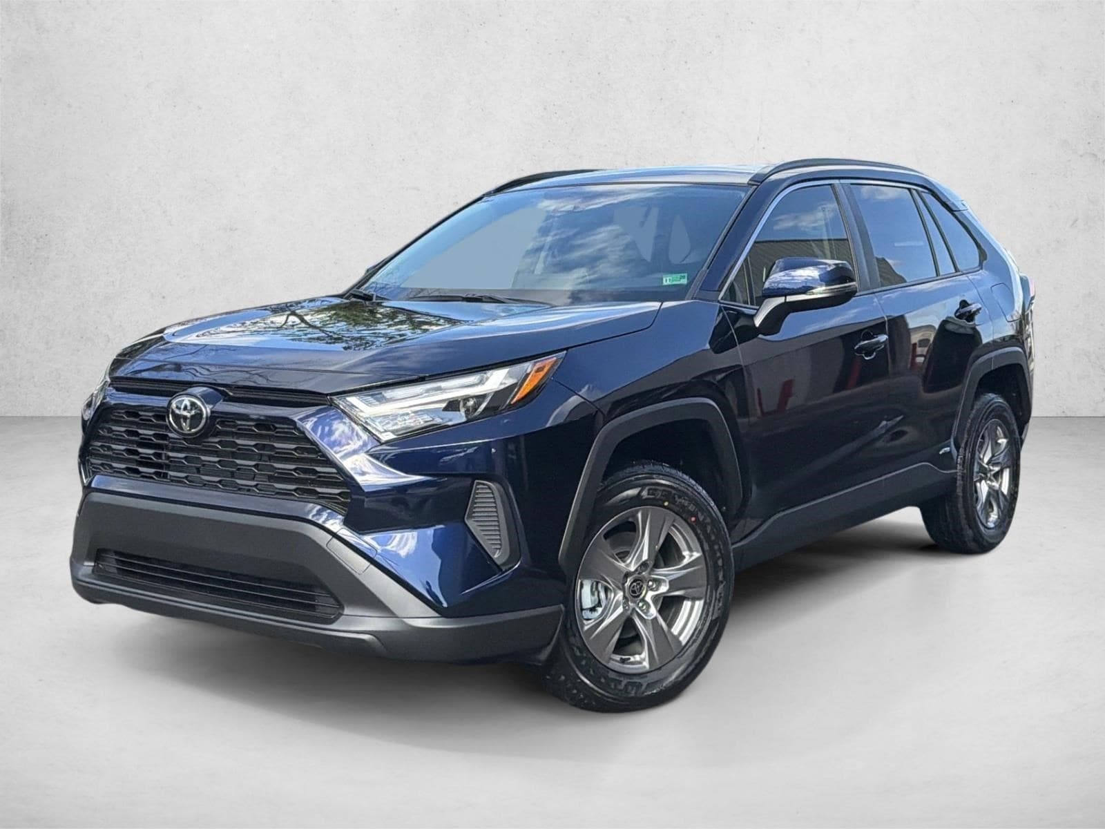2025 Toyota RAV4 XLE's photo