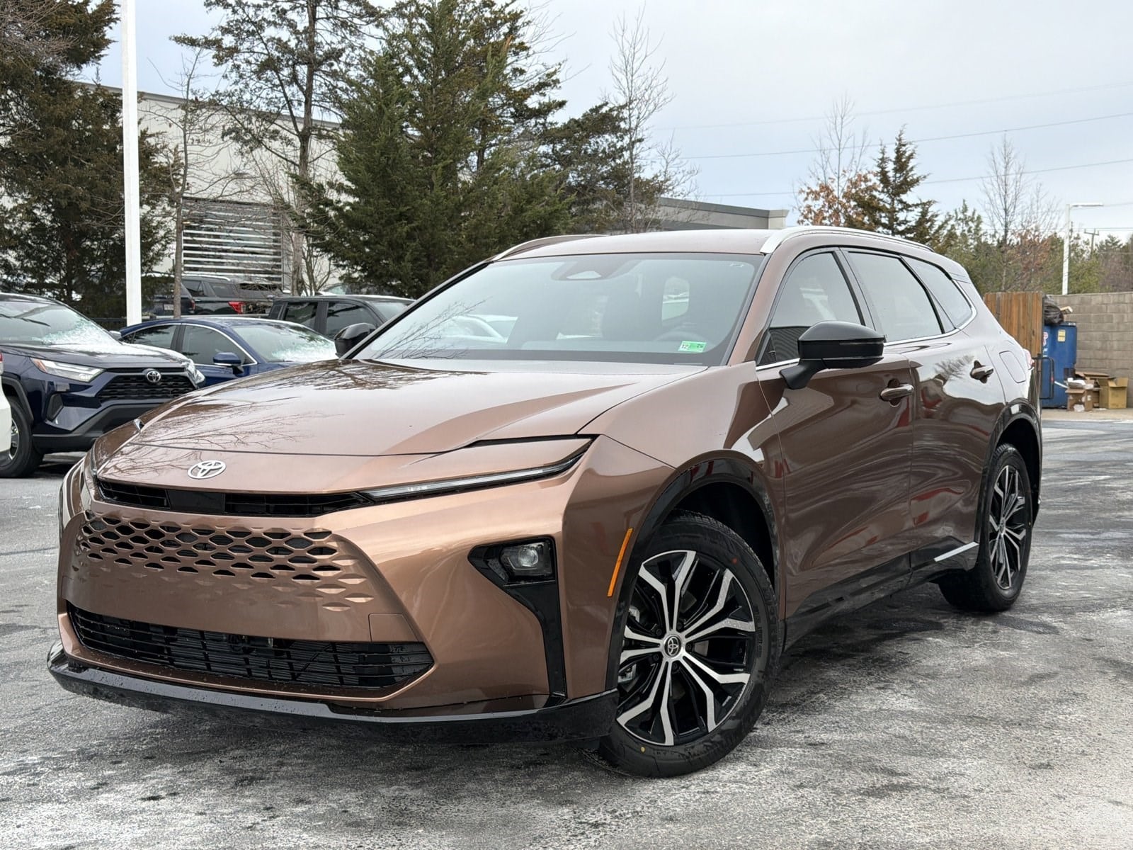 2025 Toyota Crown Signia XLE's photo