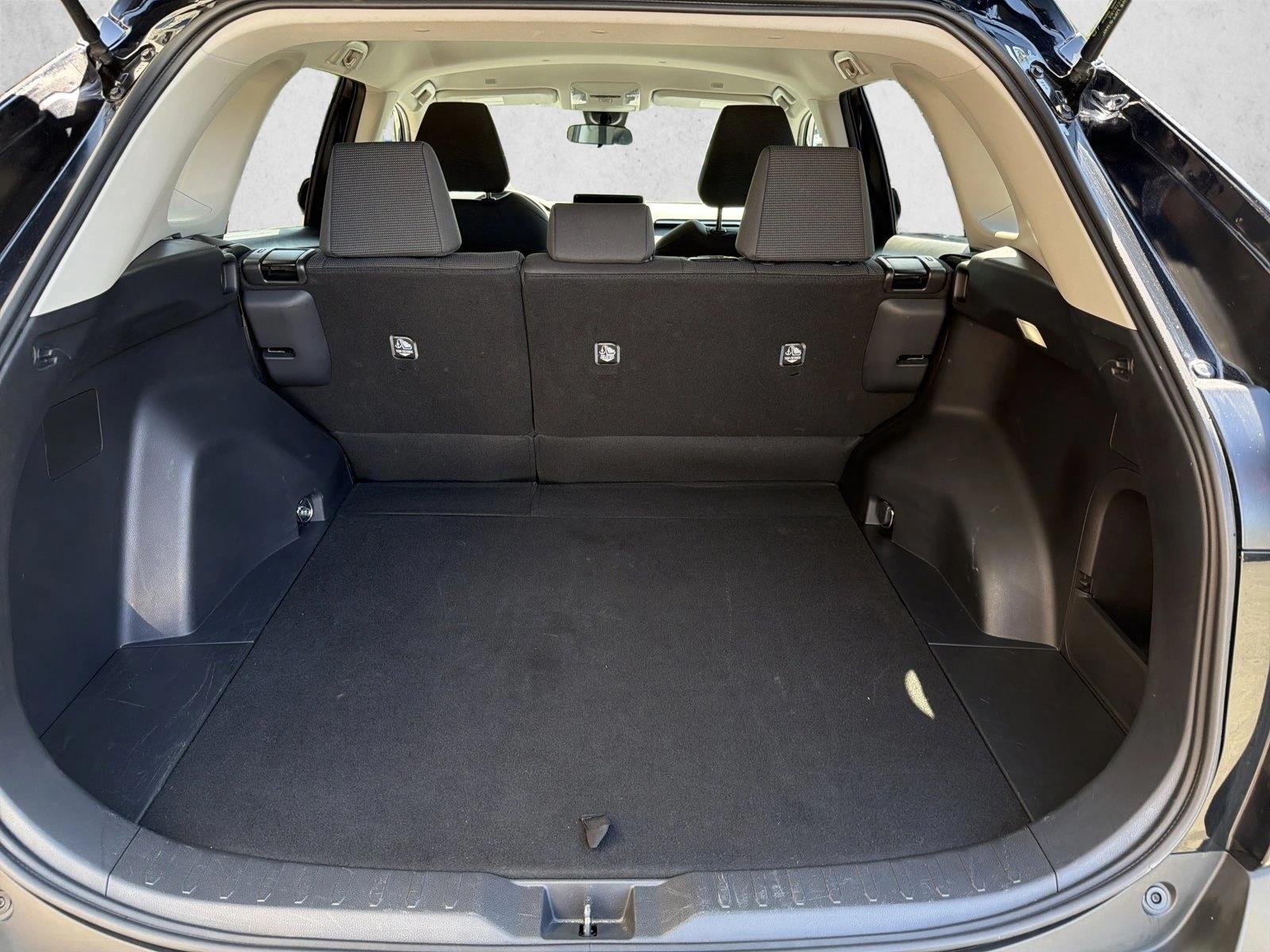 2025 Toyota RAV4 LE - Photo 24