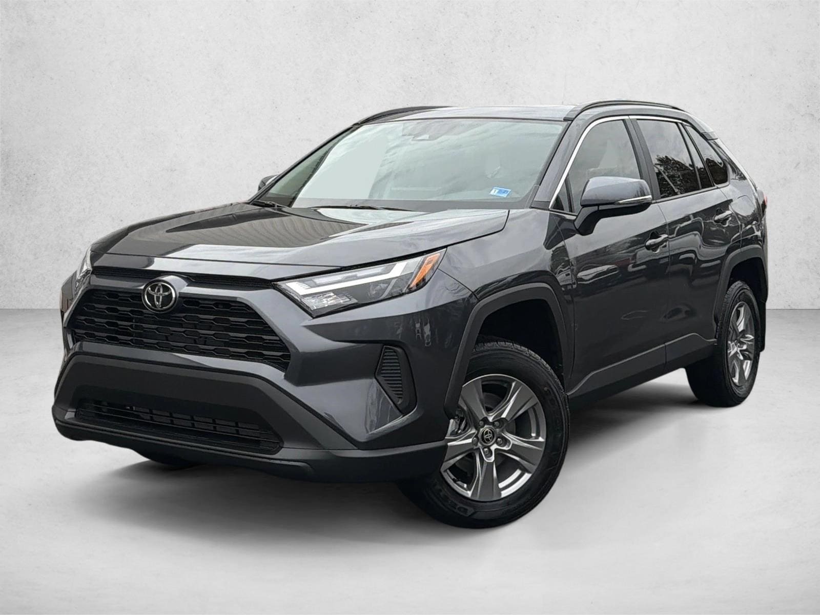 2025 Toyota RAV4 XLE's photo