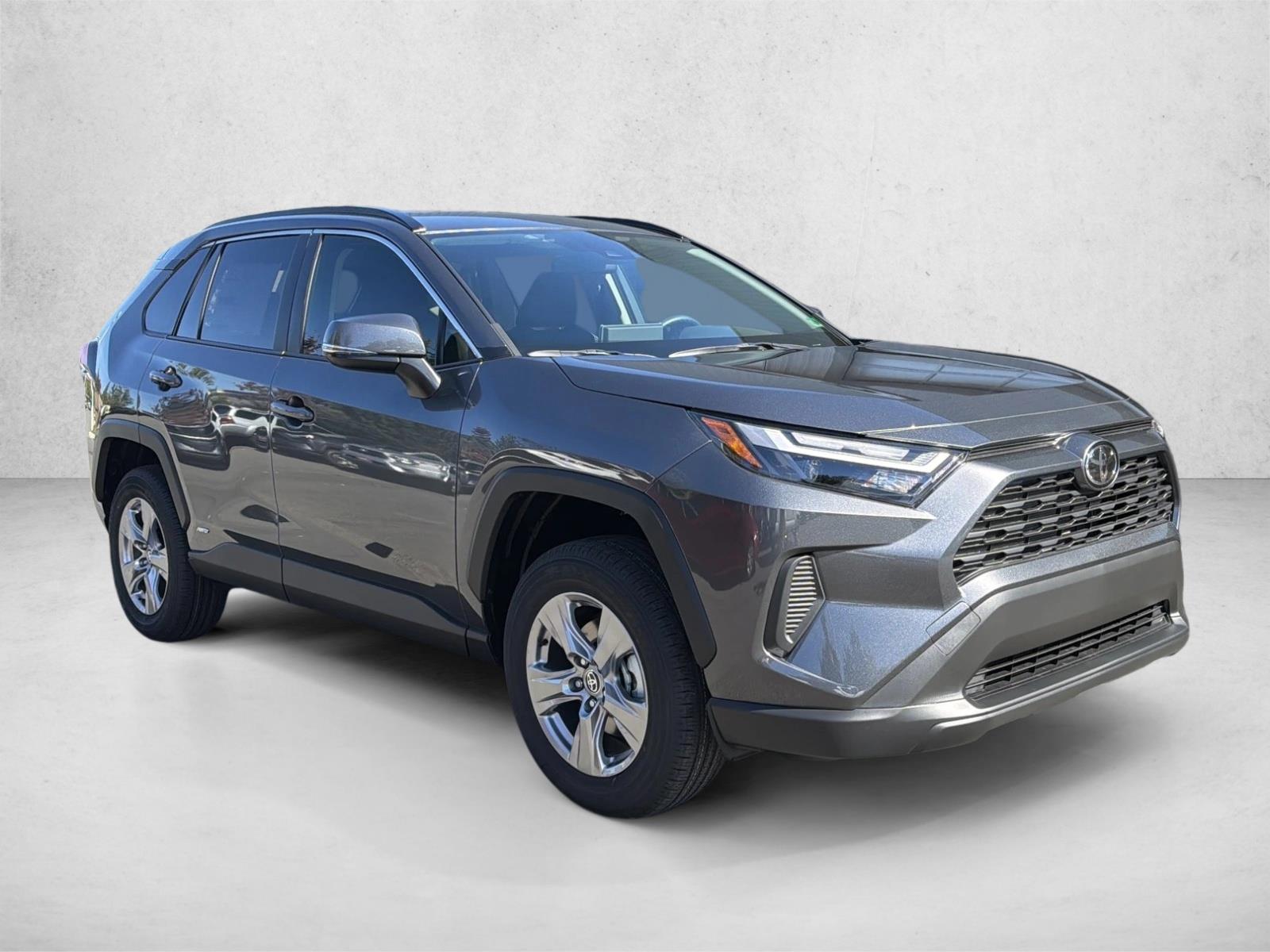 2025 Toyota RAV4 Hybrid XLE photo 2