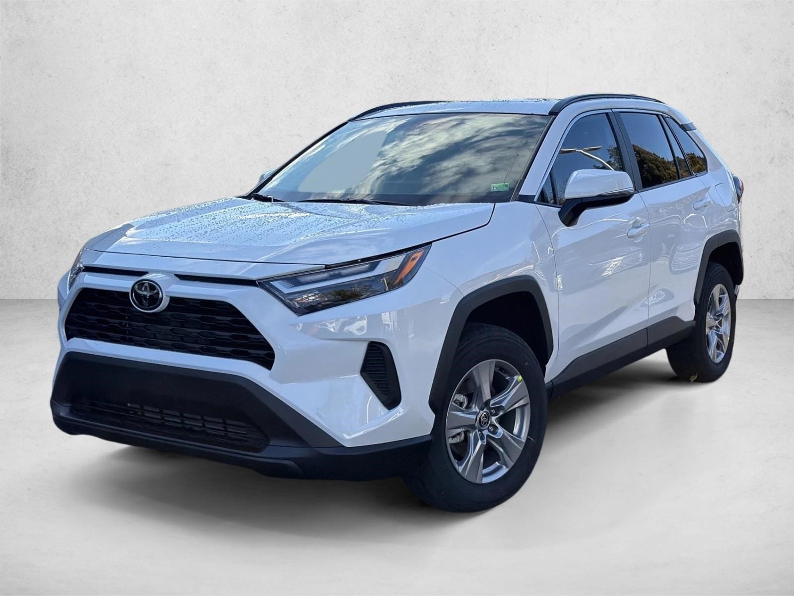 2025 Toyota RAV4 XLE's photo