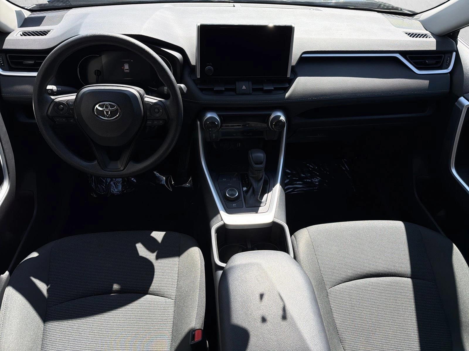 2025 Toyota RAV4 LE - Photo 23