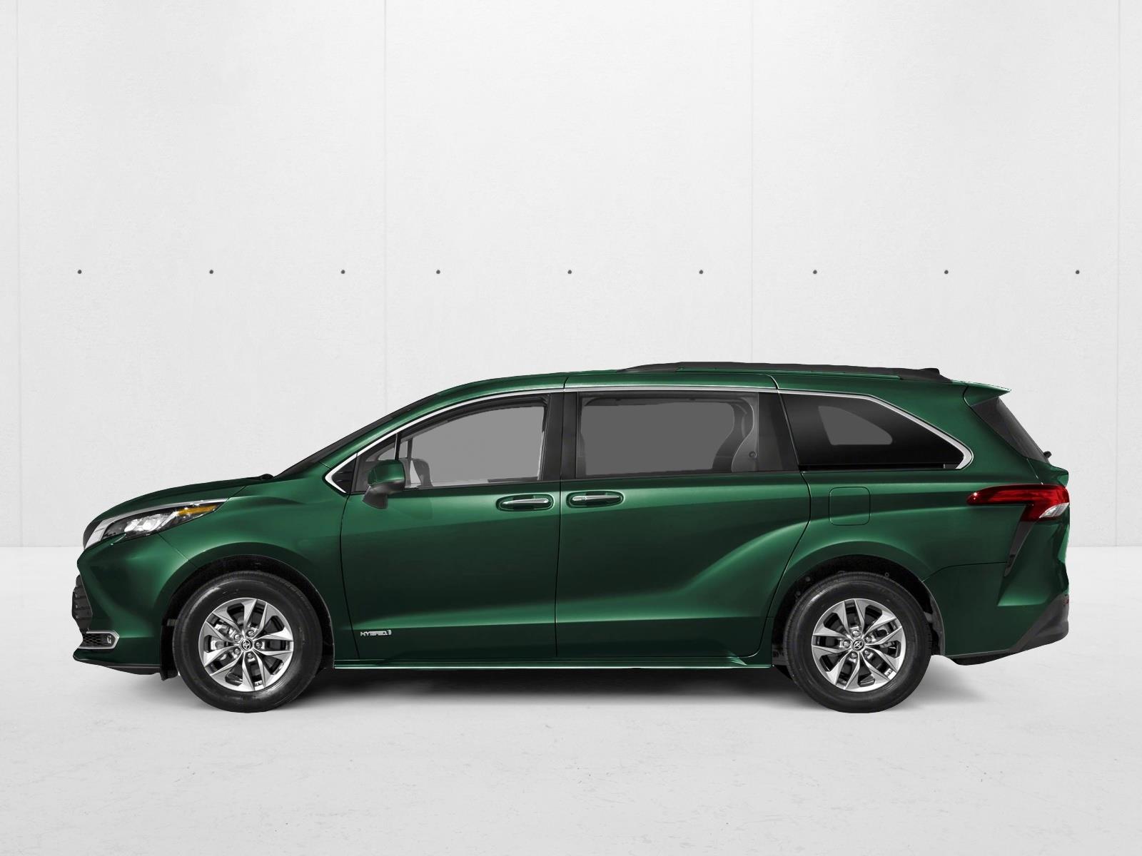 2025 Toyota Sienna XLE photo 3