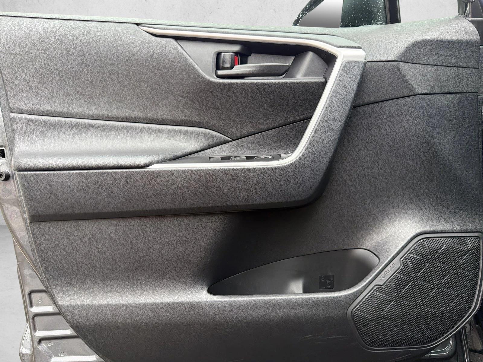 2025 Toyota RAV4 LE - Photo 10