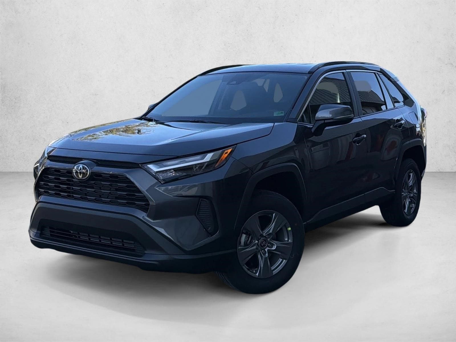 2025 Toyota RAV4 XLE's photo