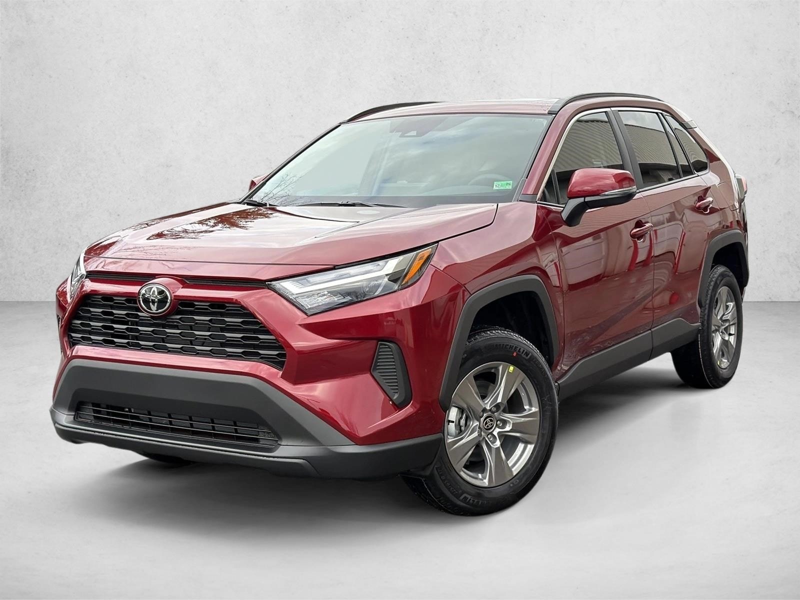 2025 Toyota RAV4 XLE's photo