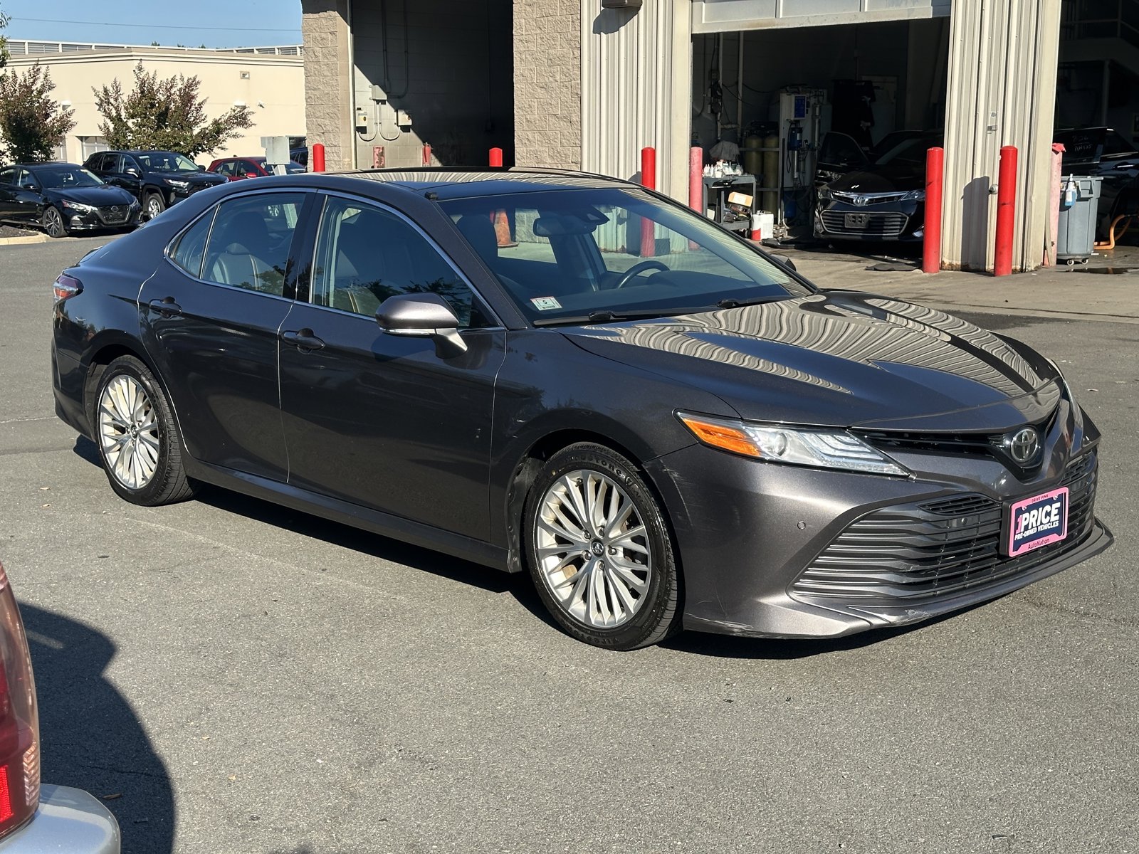 2018 Toyota Camry XLE photo 3