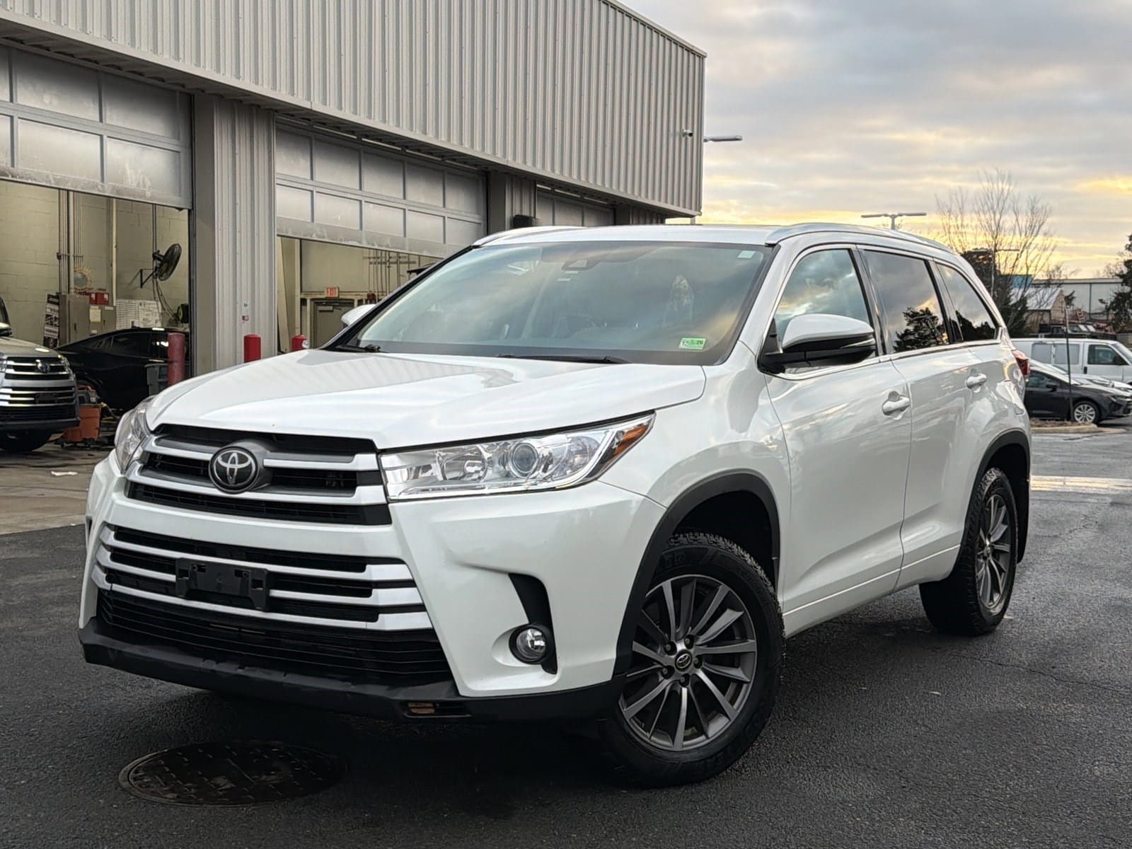 2017 Toyota Highlander XLE's photo