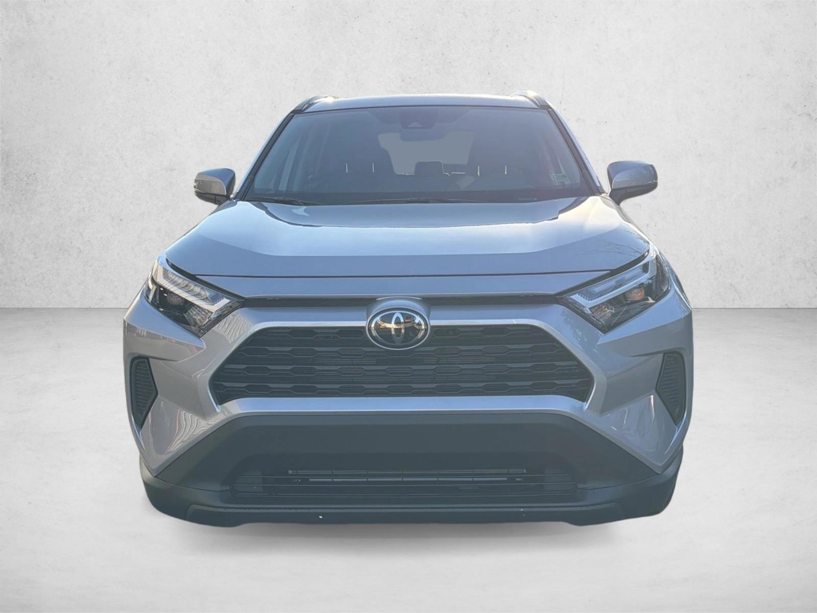 2025 Toyota RAV4 XLE photo 2
