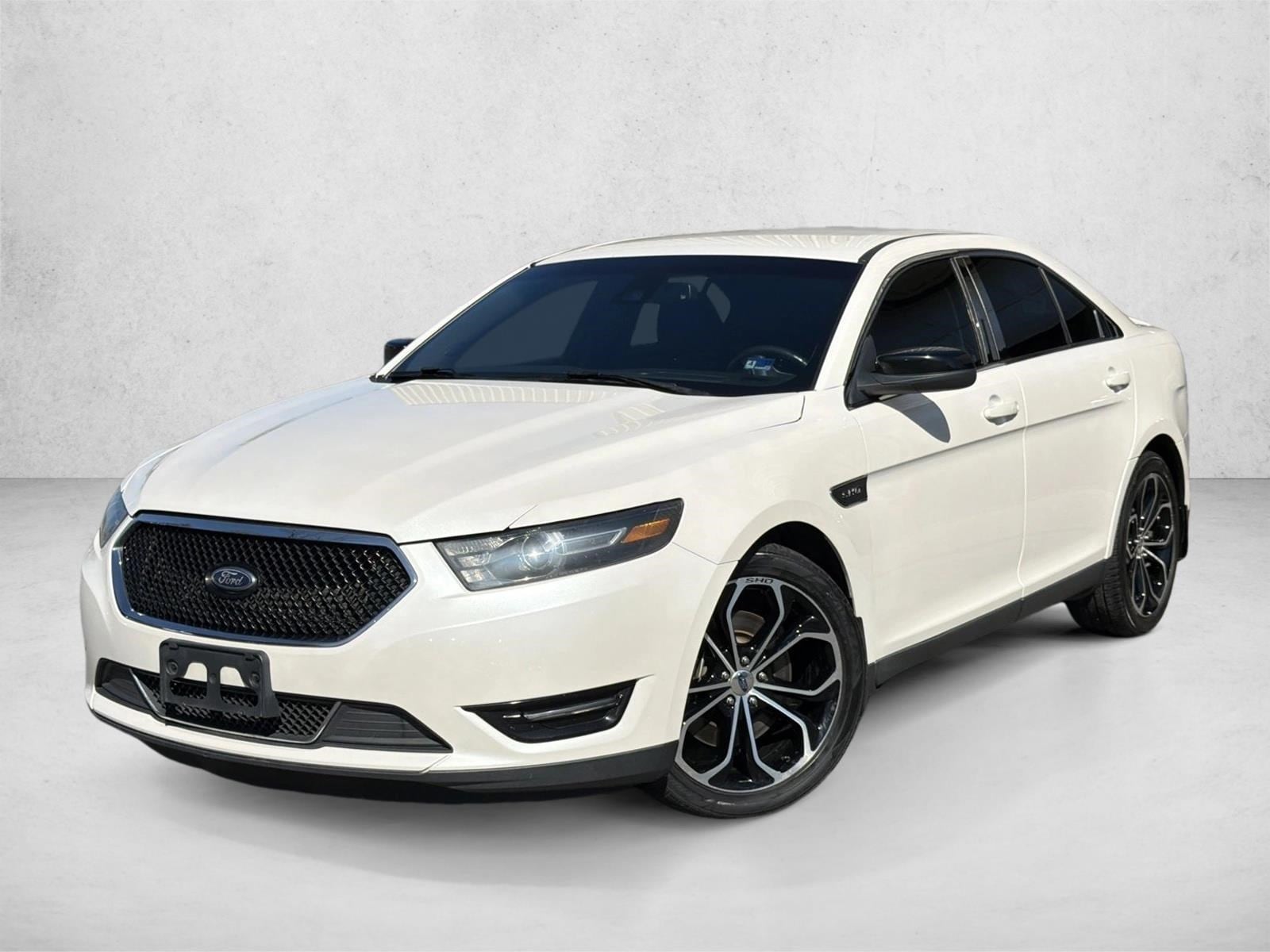 2018 Ford Taurus SHO AWD's photo