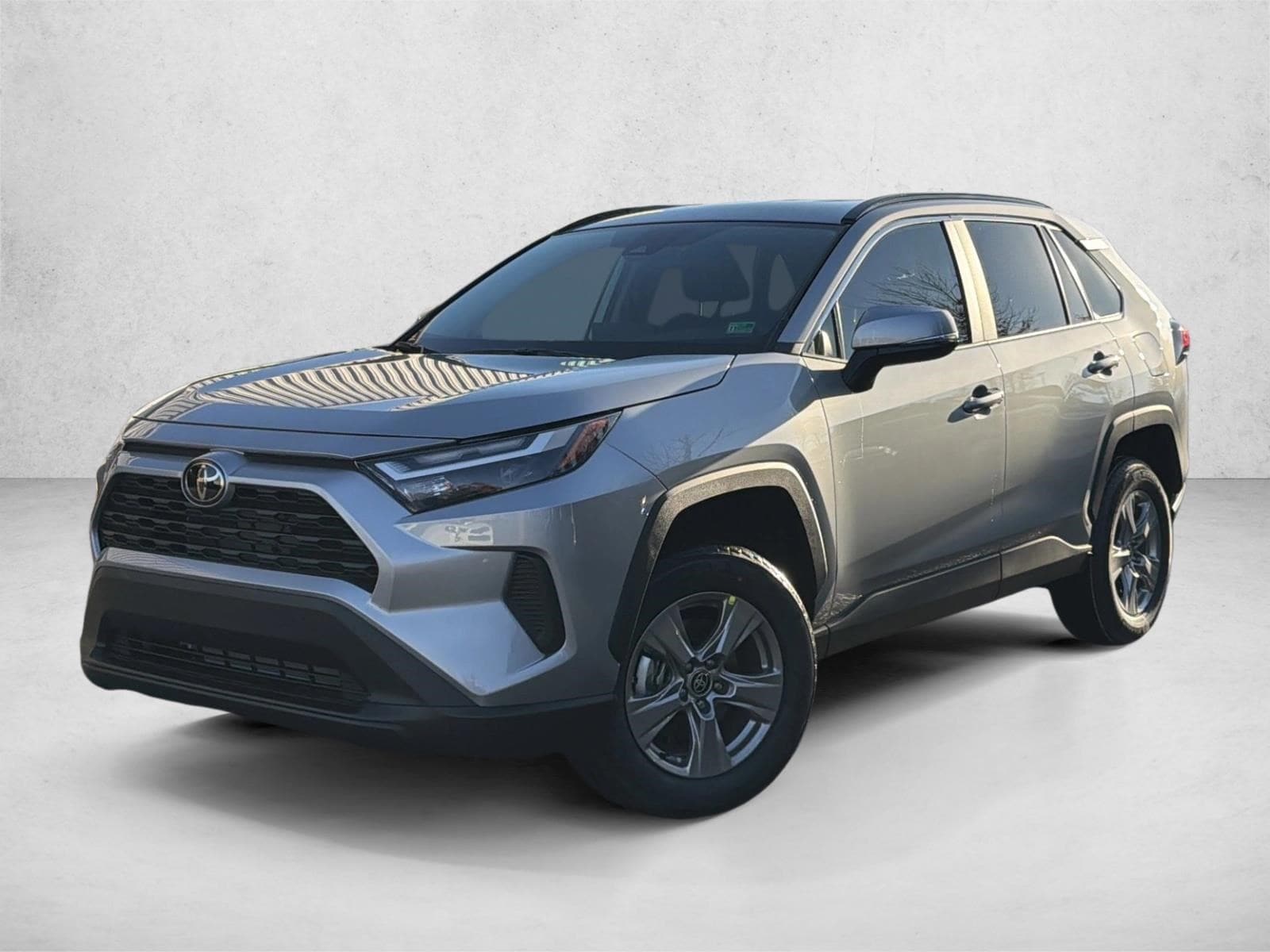 2025 Toyota RAV4 XLE's photo
