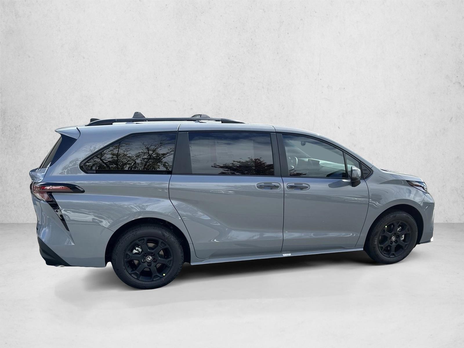 2025 Toyota Sienna Woodland Edition photo 4