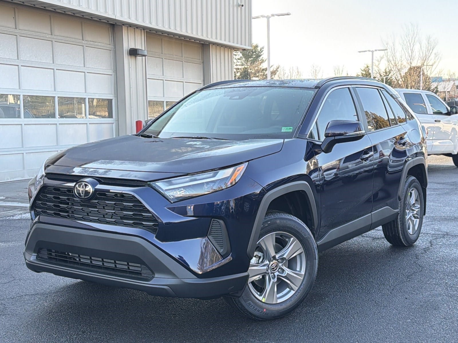 2025 Toyota RAV4 XLE's photo