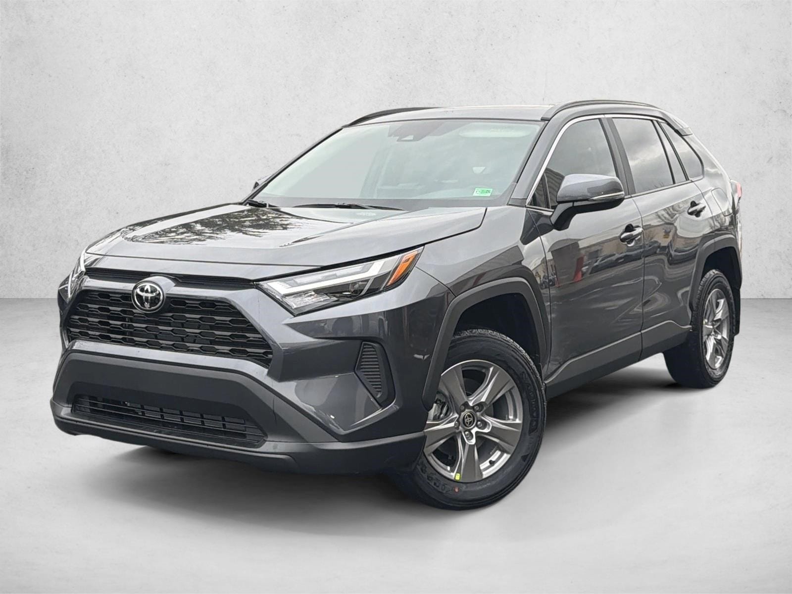 2025 Toyota RAV4 XLE's photo