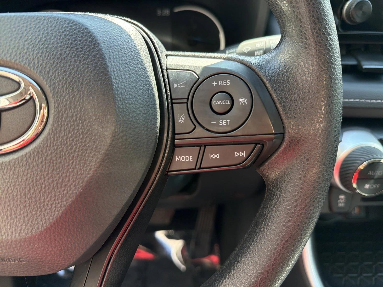 2025 Toyota RAV4 LE - Photo 15