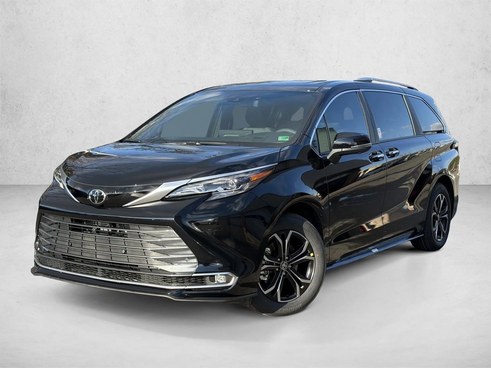 2026 Toyota Sienna Platinum's photo