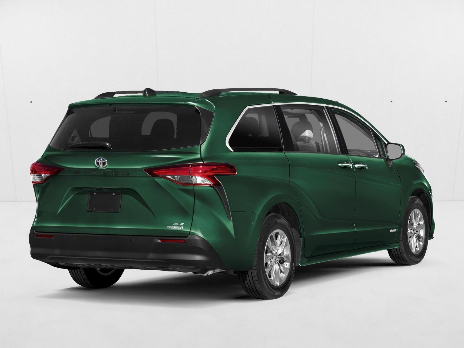 2025 Toyota Sienna XLE photo 2