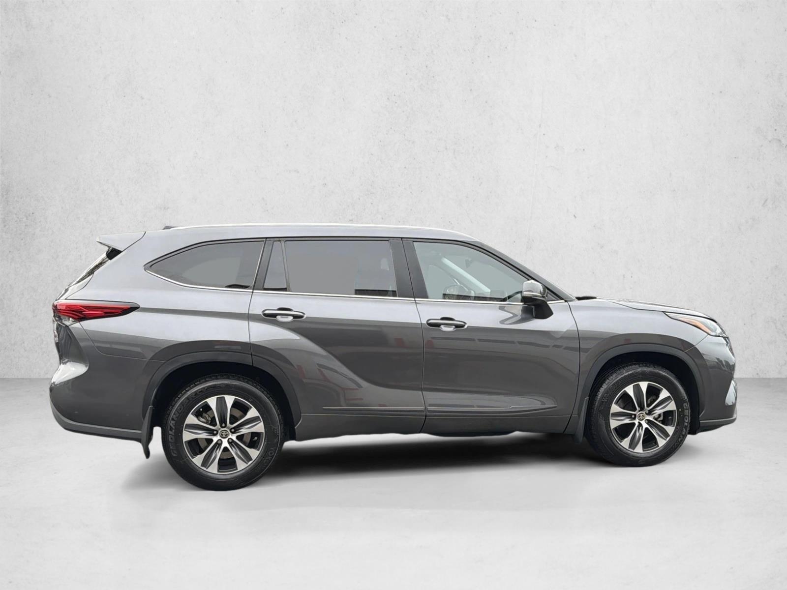 2023 Toyota Highlander XLE photo 4