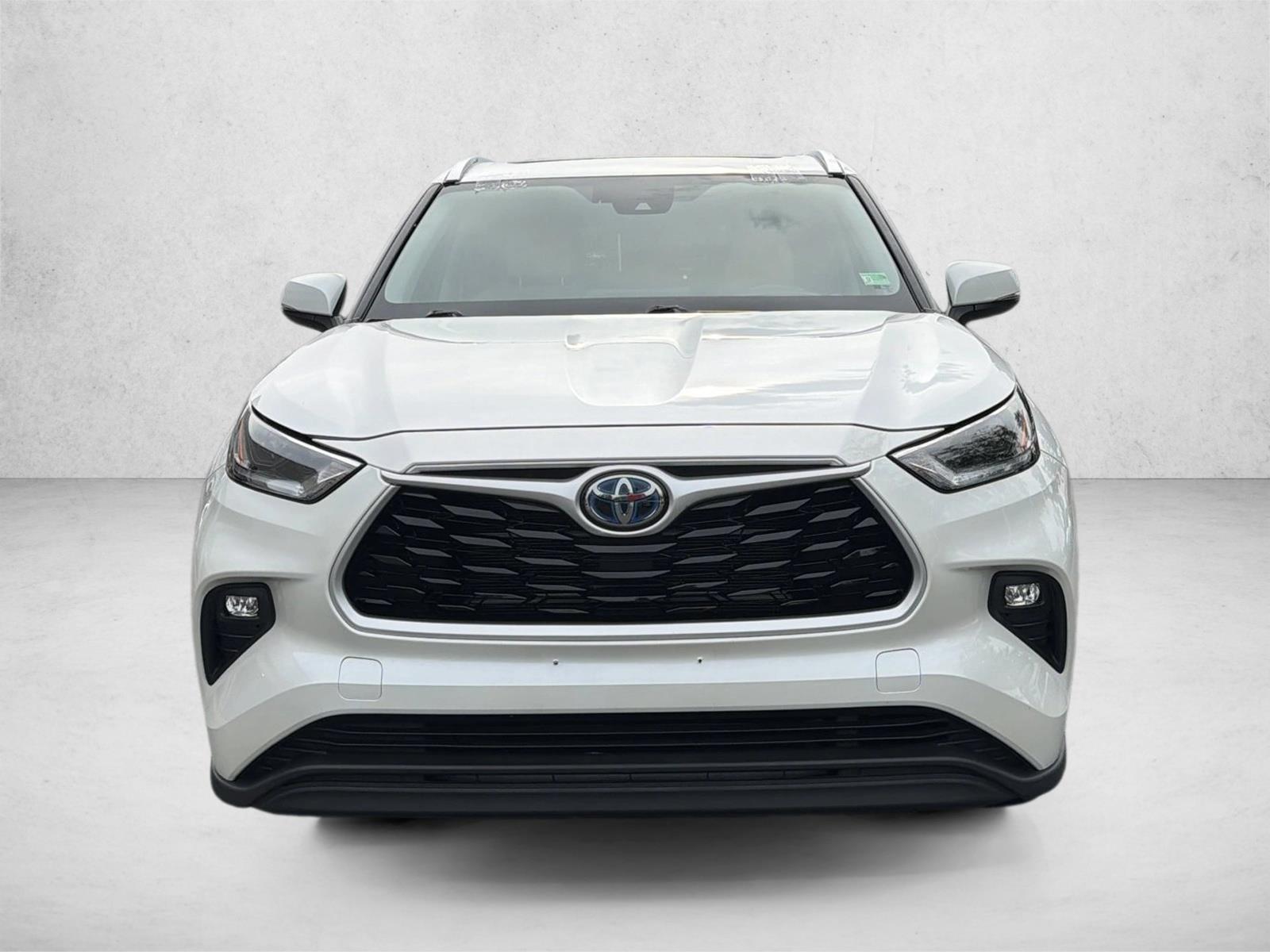 2021 Toyota Highlander Hybrid XLE photo 2