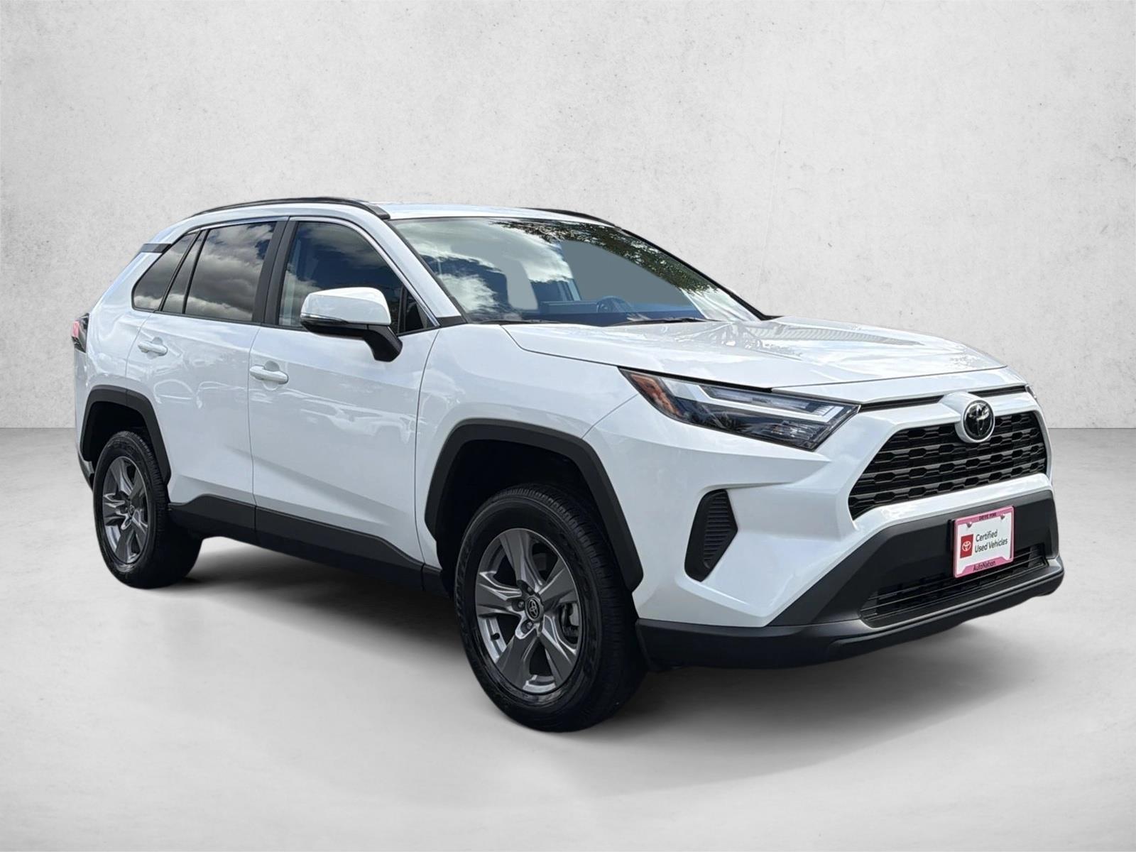 2025 Toyota RAV4 XLE photo 3