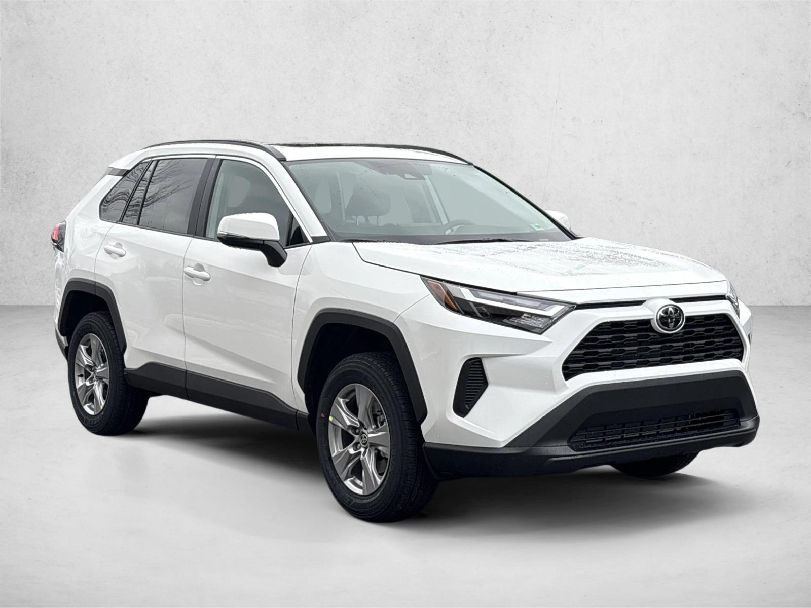 2025 Toyota RAV4 XLE photo 3