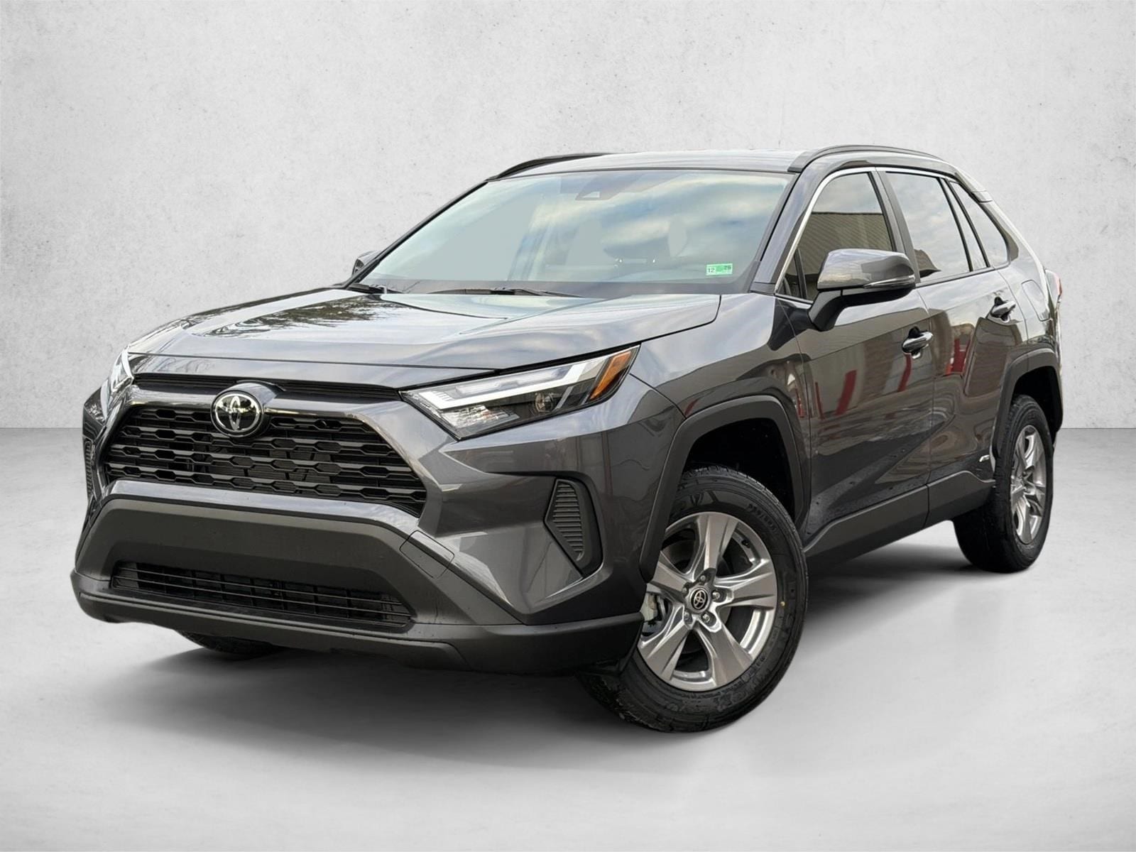 2025 Toyota RAV4 XLE's photo