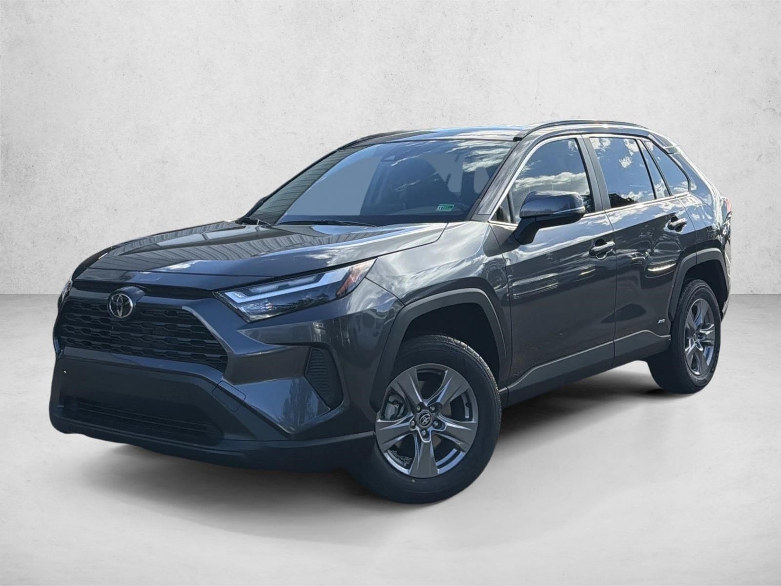 2025 Toyota RAV4 XLE's photo