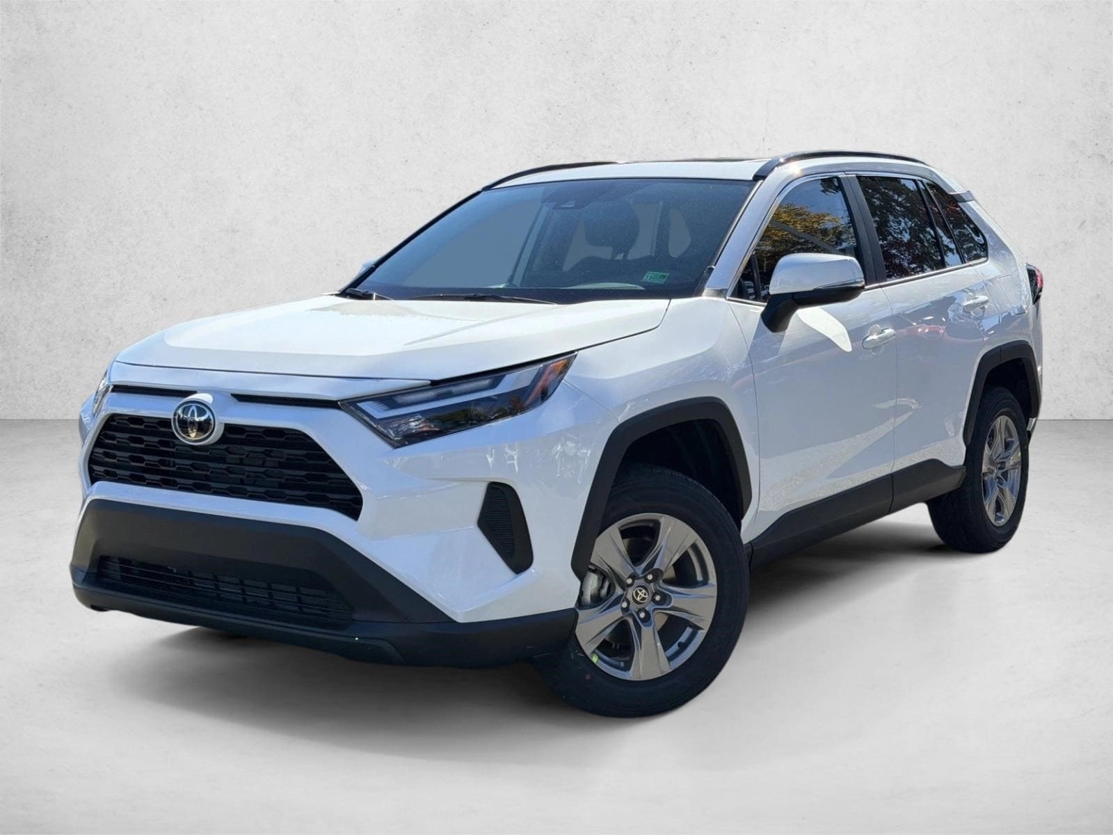 2025 Toyota RAV4 XLE's photo