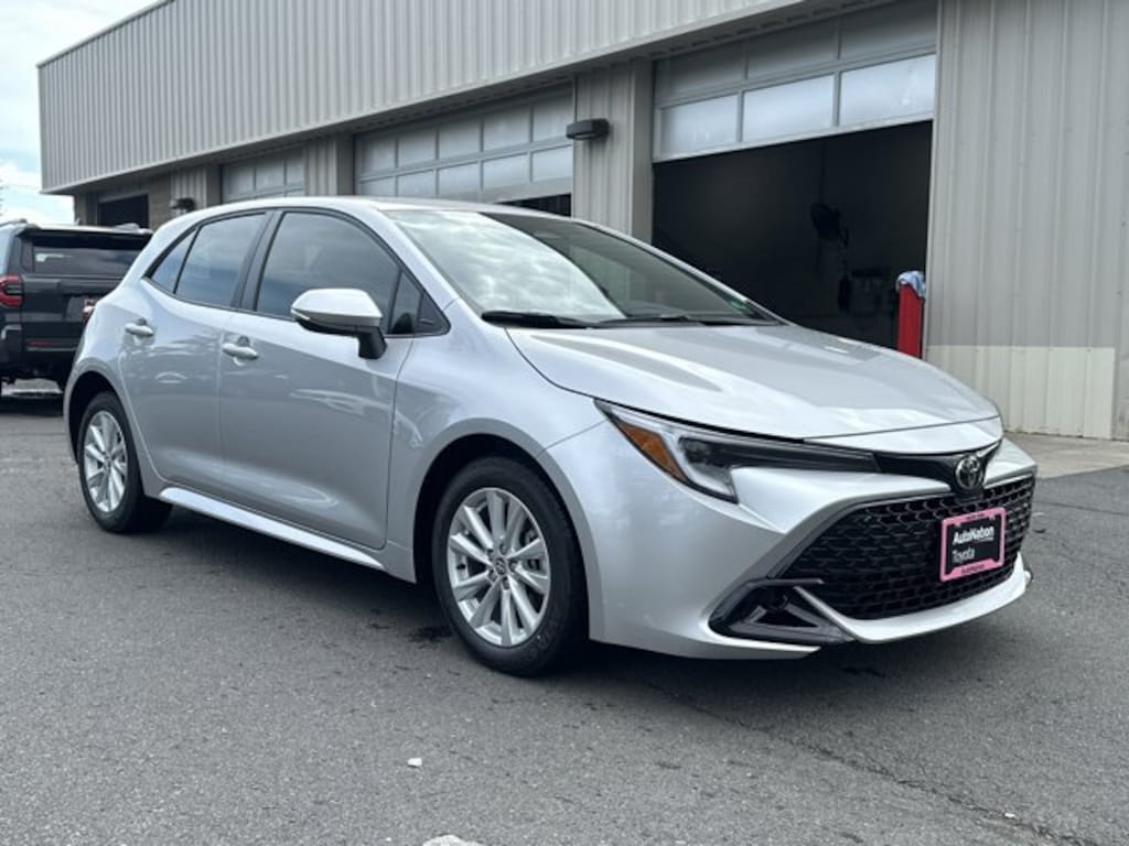 Certified 2025 Toyota Corolla Hatchback SE Hatchback