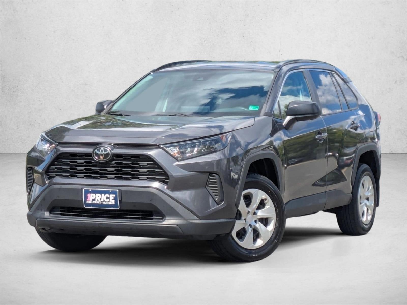 2019 Toyota RAV4 LE's photo