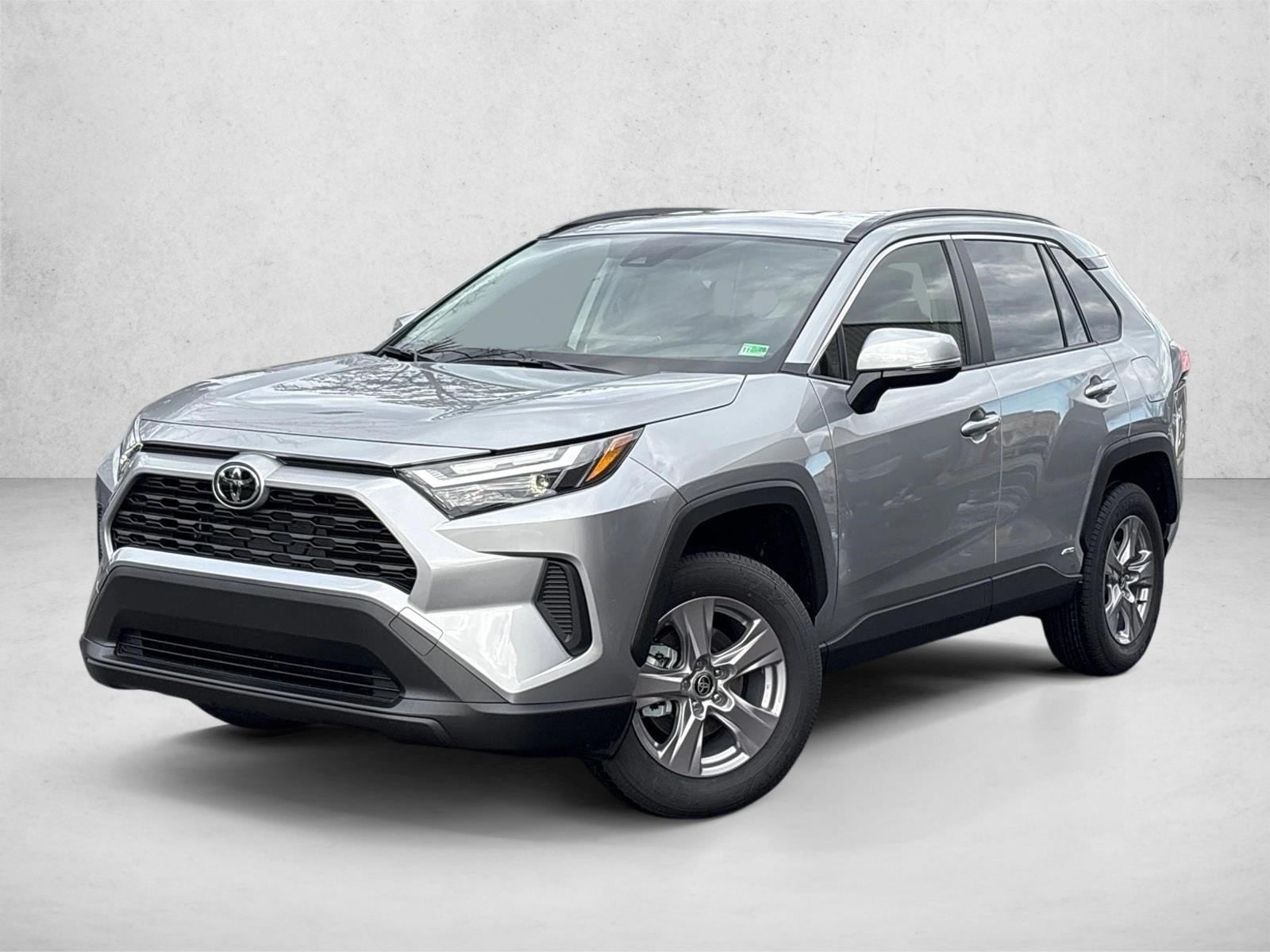 2025 Toyota RAV4 XLE's photo