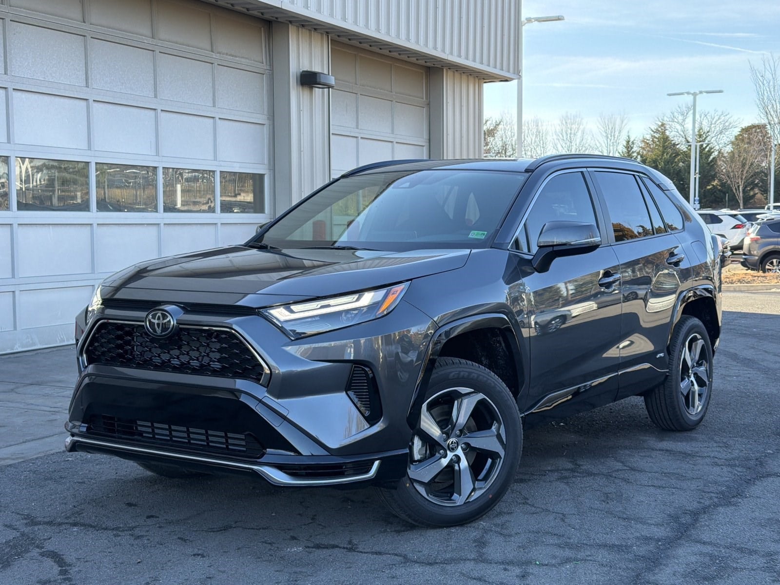 2025 Toyota RAV4 SE's photo