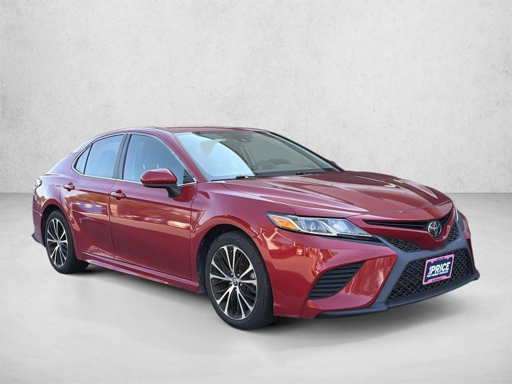 Used 2020 Toyota Camry SE Sedan